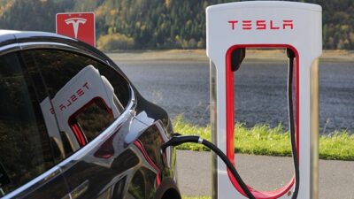 How Long Does A Tesla Battery Last
